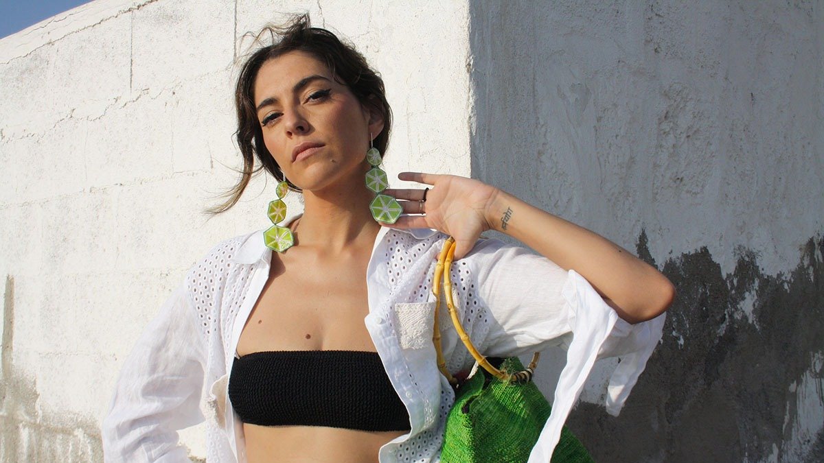 Suzanne Ruiz luce algunas prendas de Yanapaqi