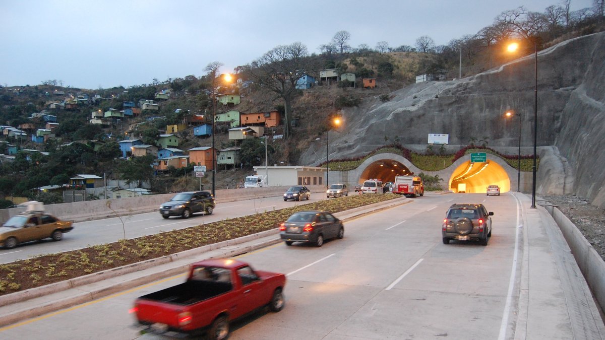 Los túneles del cerro San Eduardo, conectan zonas del oeste con el norte guayaquileño.