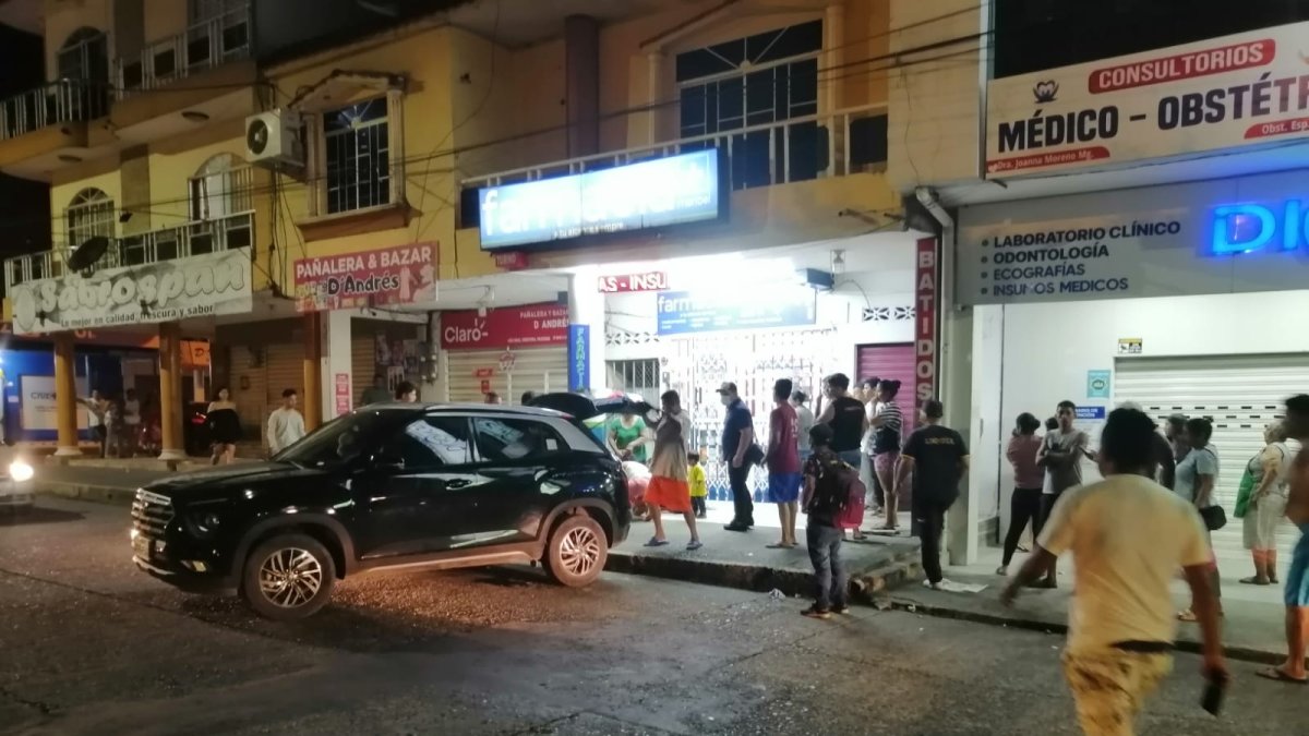 La víctima fue embarcada en un vehículo y trasladada al hospital.