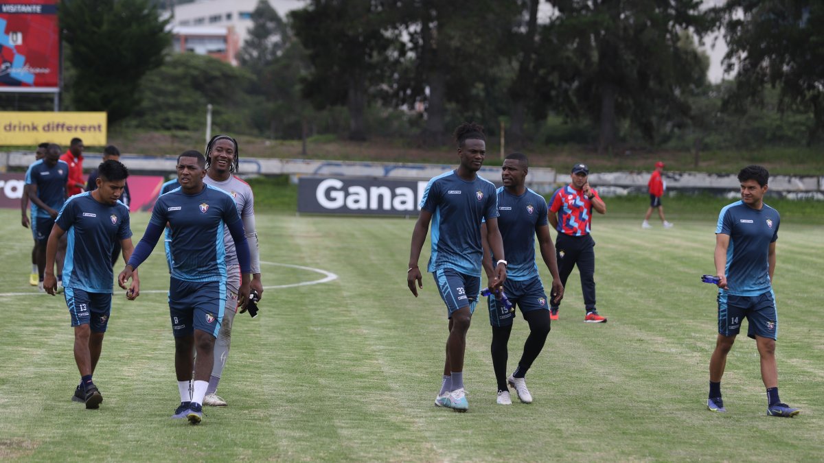 Madison Julio y Felix Borjan dan detalles de como es su vida dentro y fuera de las canchas, mientras en la escuadra militar hay optimismo por la victoria ante Barcelona.
