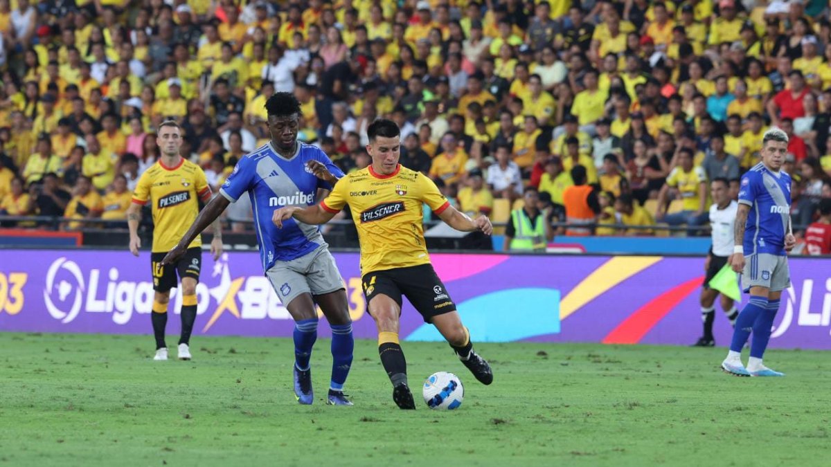 Gaibor en su primer clásico del astillero pero con la camiseta amarilla