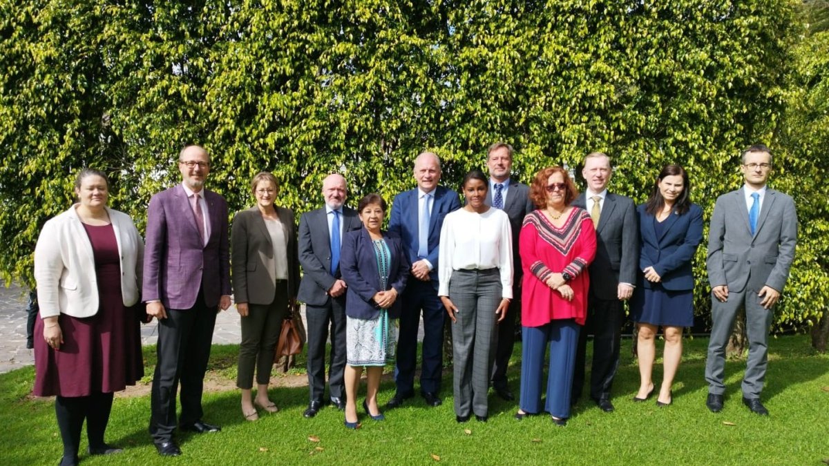 Respaldo. Los embajadores de verios países europeos y el de los EE.UU. se reunieron con la fiscal Diana Salazar.