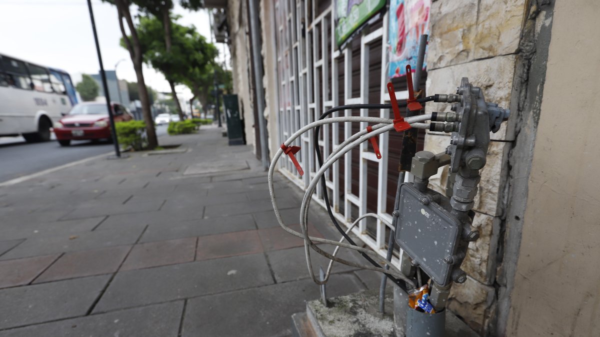 En diferentes centros de la ciudad es común el robo de los cajetines telefónicos.