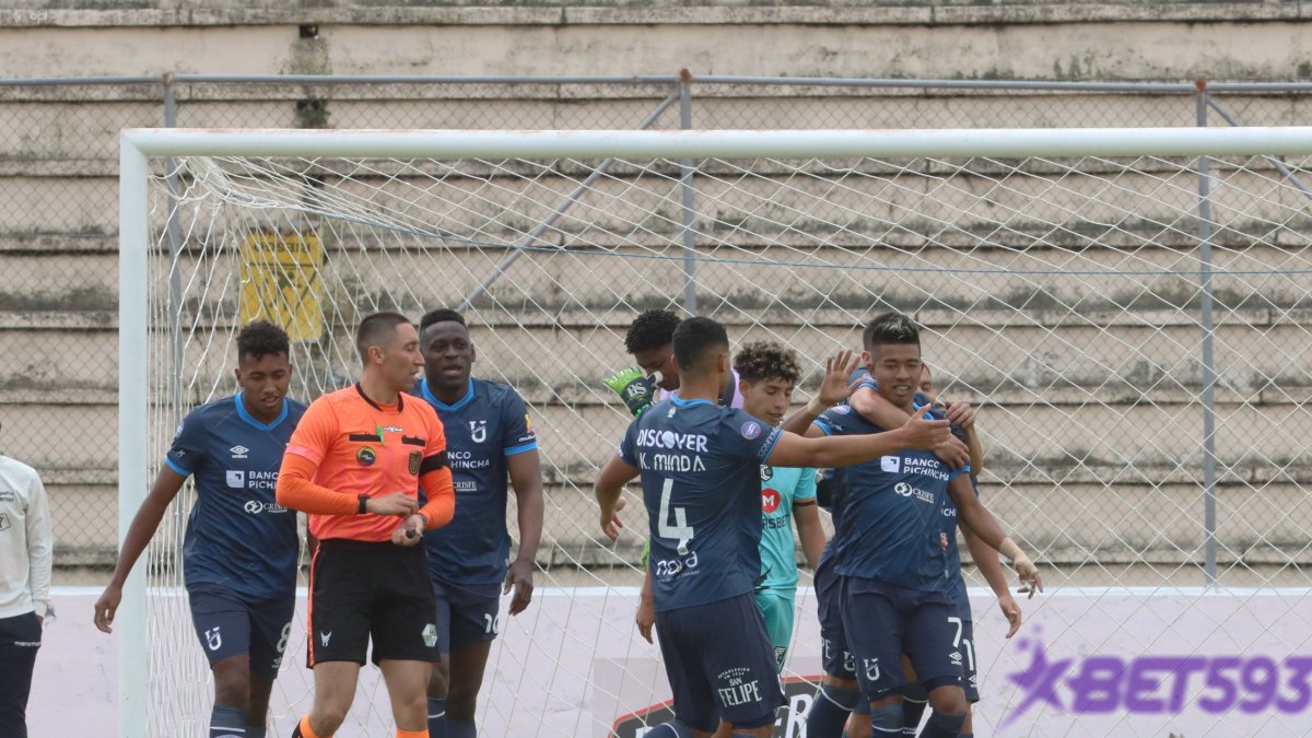 Aron Rodríguez (d) fue el autor del tanto de la victoria de Universidad Católica ante Cumbayá.