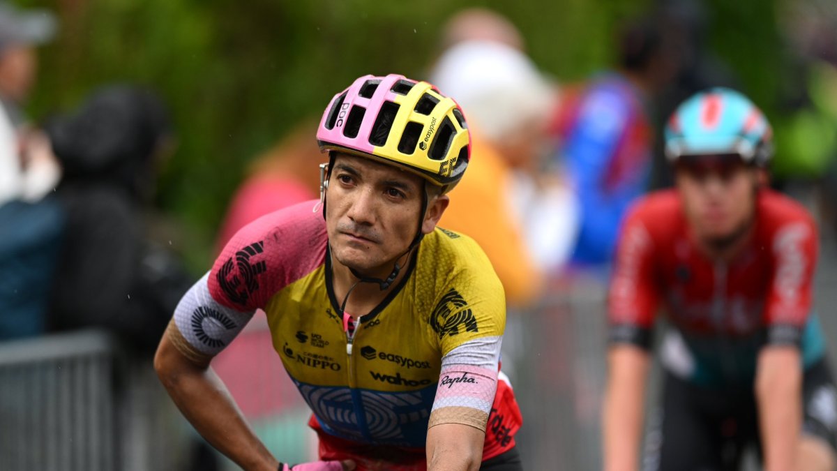 Richard Carapaz cumplió sin problemas en el estreno del Critérium del Dauphiné.