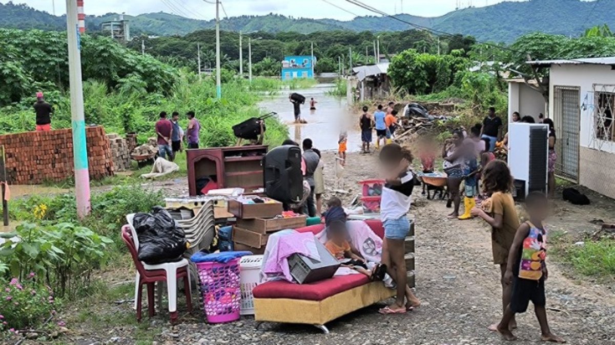 El temporal y el desborde de los ríos ha dejado a varias familias damnificadas.
