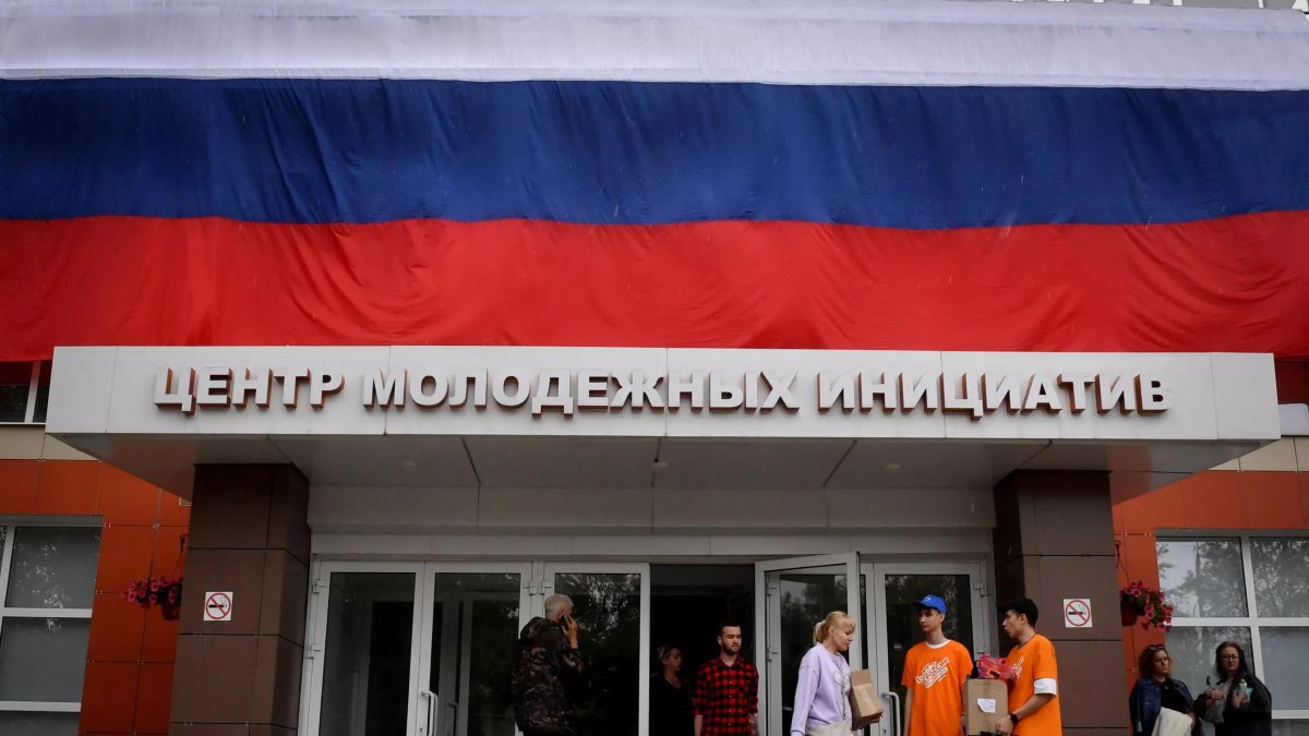 Las personas evacuadas de la región de Belgorod, fronteriza con Ucrania, reciben ayuda humanitaria