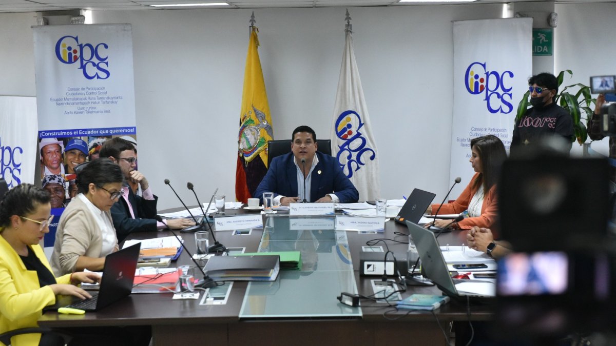 La propuesta de conformar una veeduría fue planteada por el consejero Augusto Verduga.