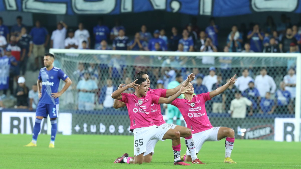 Los jugadores de Independiente del Valle en uno sus últimos partidos ante Emelec en el Capwell.