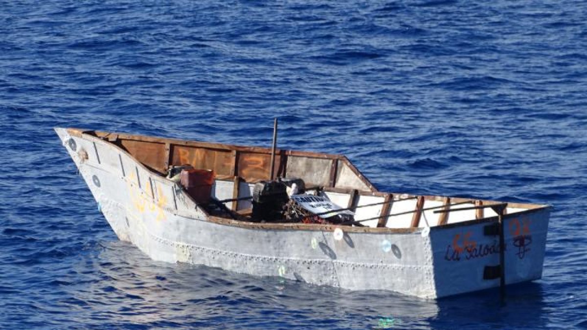 Rescate. En la embarcación habían un bebé, niños y mujeres.