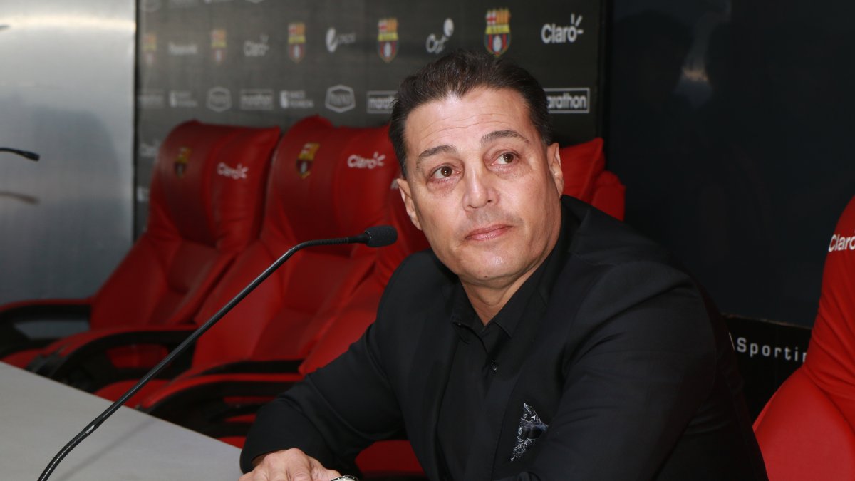 Carlos Alejandro Alfaro Moreno durante una rueda de presa.