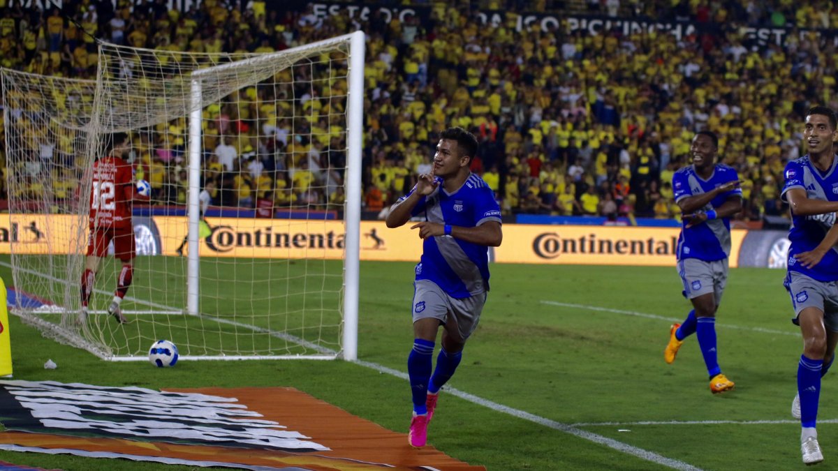 Emelec necesita vencer a Guaraní de Paraguay, para pelear por la clasificación a los octavos de final de la Copa Sudamericana.
