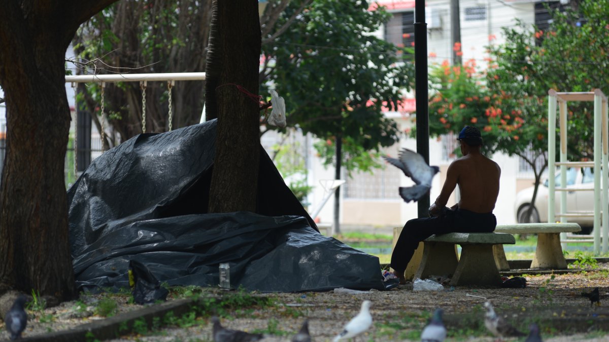 A los parques llegan personas desconocidas que han convertido estos sitios en habitaciones al aire libre, lo que provoca el rechazo de los residentes.