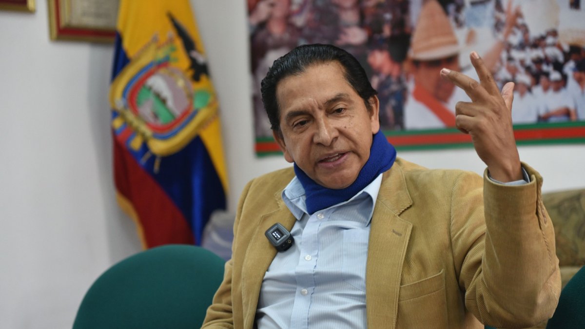 El examandatario vuelve a la escena política encabezando la lista de asambleístas nacionales de Sociedad Patriótica.