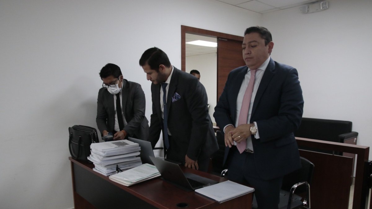 Diligencia. Defensores del caso de Fernando Alvarado durante una de las audiencias.