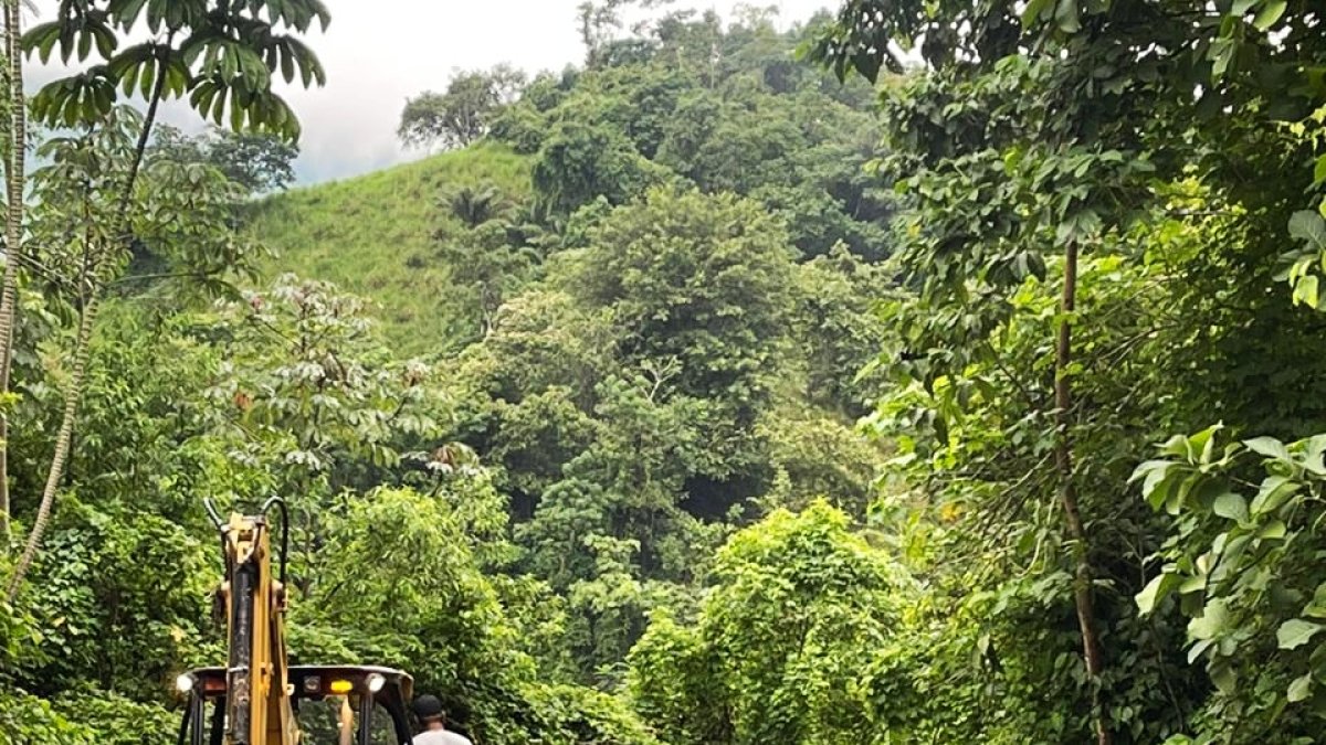 Búsqueda. Bomberos realizaban tareas para localizar a José Rezabala.
