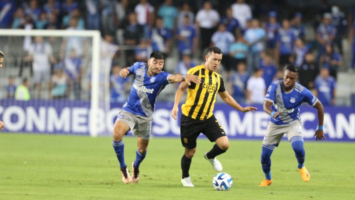 Emeelec vs Guaraní empatan en el primer tiempo