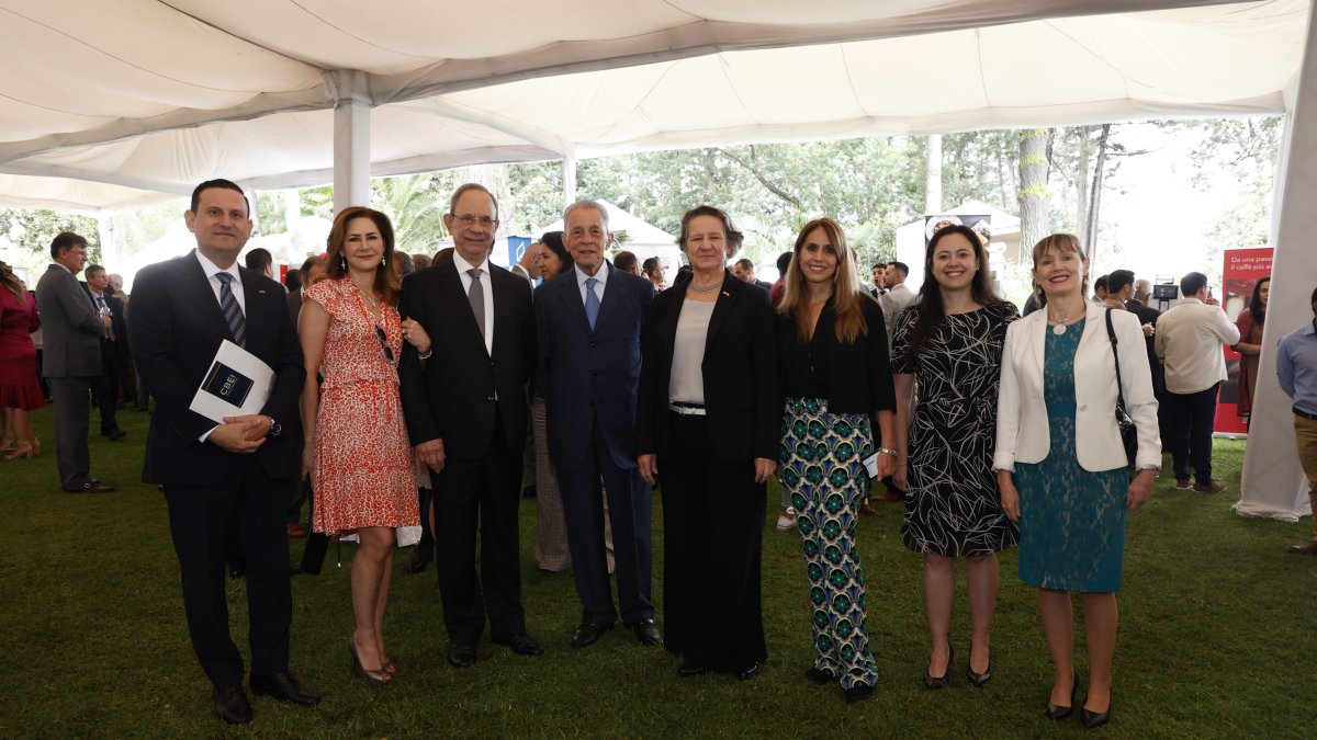 Víctor Jurado, Priscilla Falconí, Miguel Falconí Puig, Armando Serrano Puig, embajadora Caterina Bertolini, Gabriela Cartagena, Ximena Bustamante y Jimena Vásconez.