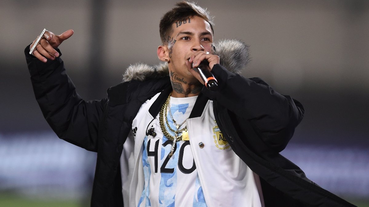 Acusaciones de amenazas y de tenencia ilegítima de arma de fuego, fueron presentadas en contra de L-Gante.