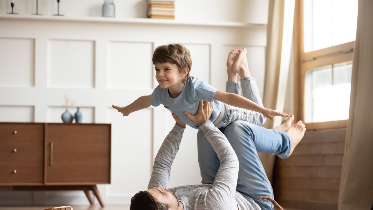 Este tipo de padres demuestran que no se necesita de muchas normas para que su hijo crezca bien.