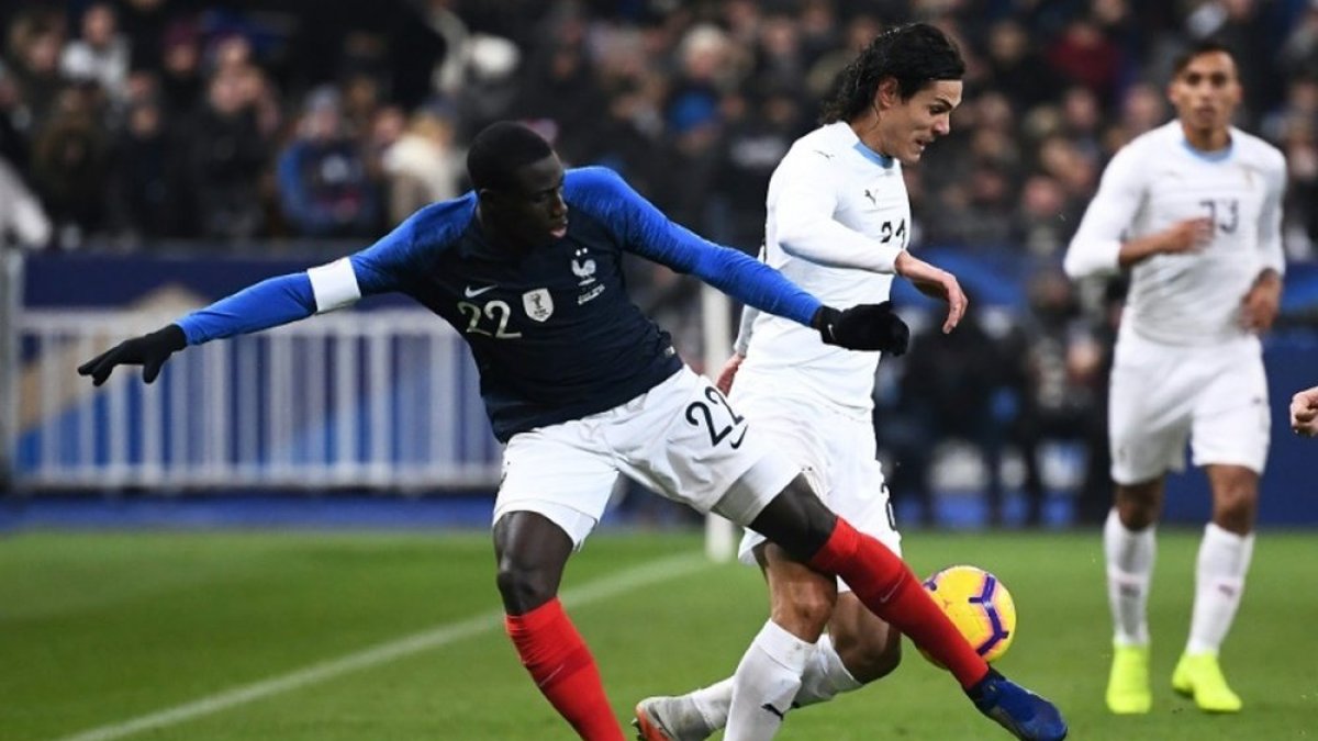 Un dolor en la tibia, fue el motivo por el que Mendy estará ausente, según comunicó la Federación Francesa de Fútbol.