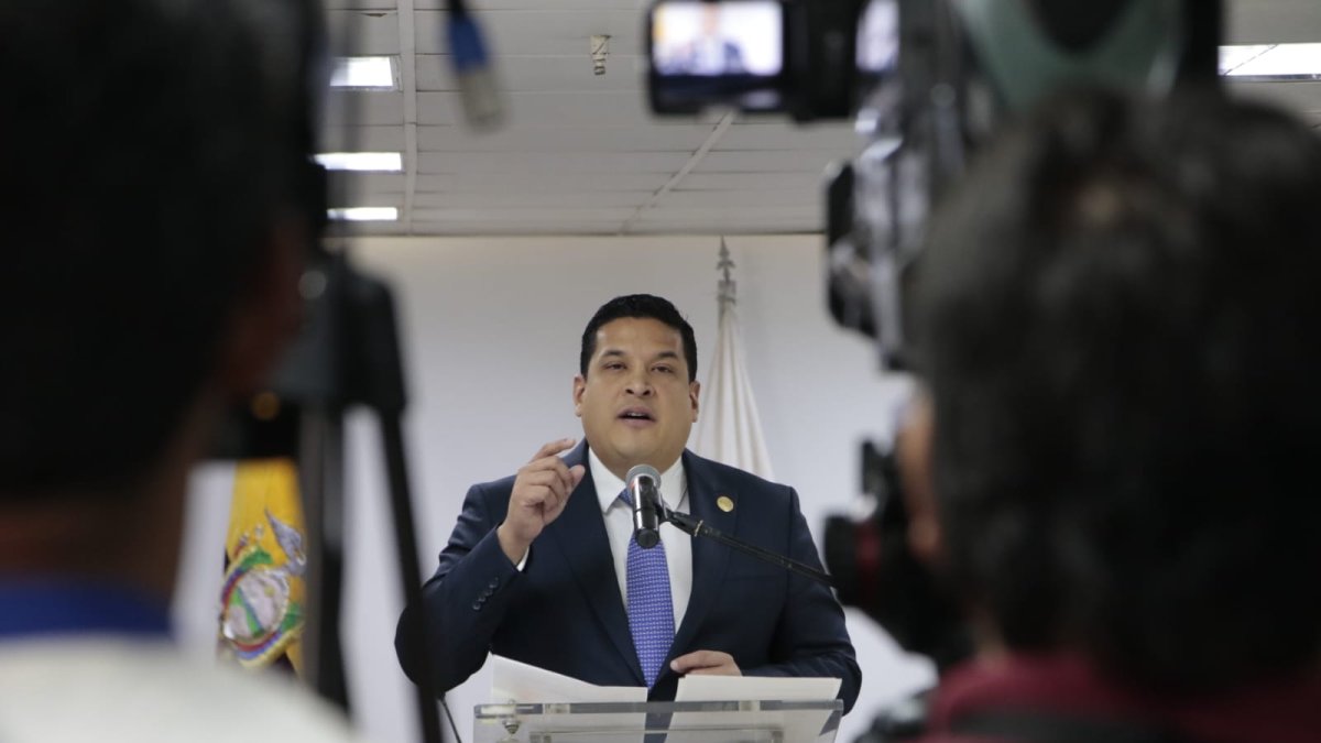 Alembert Vera calificó en varias ocasiones al Gobierno de Guillermo Lasso como una dictadura.