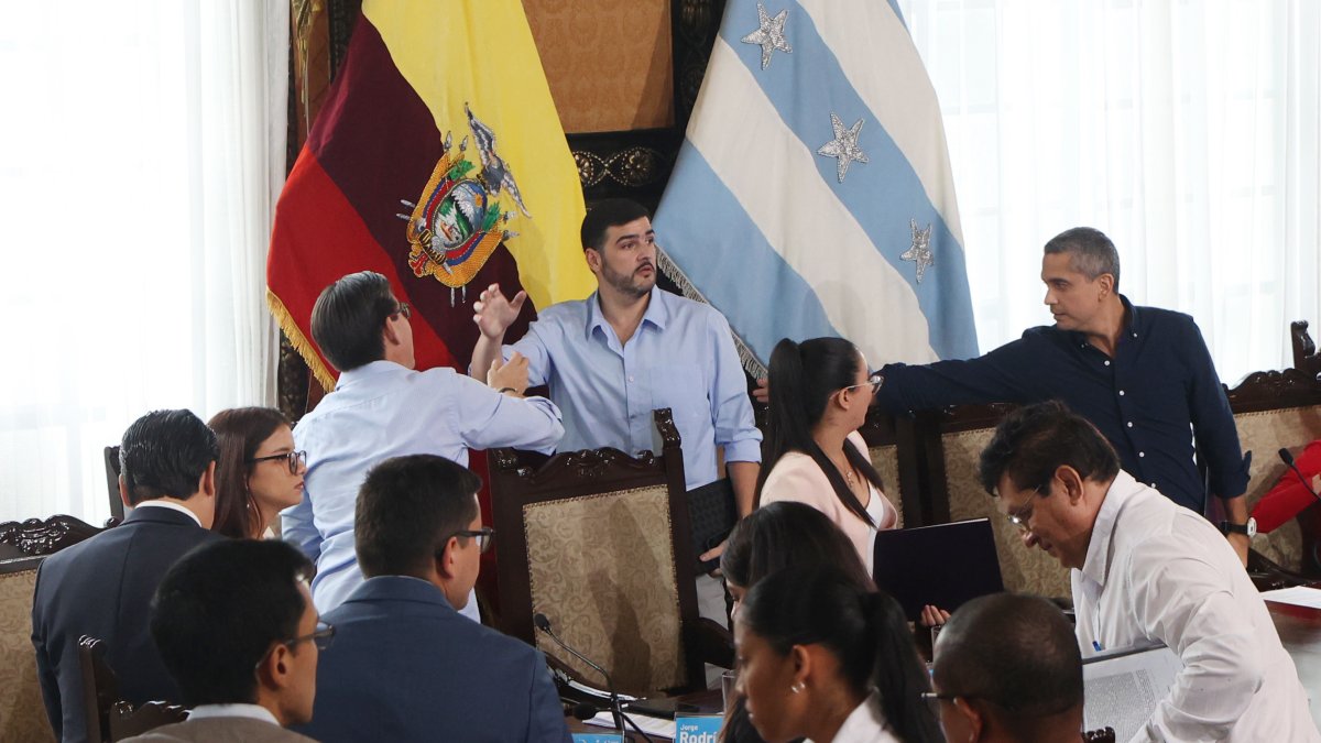 En la sesión. Se aprobó incluir que haya profesionales en salud mental para atender las emergencias.