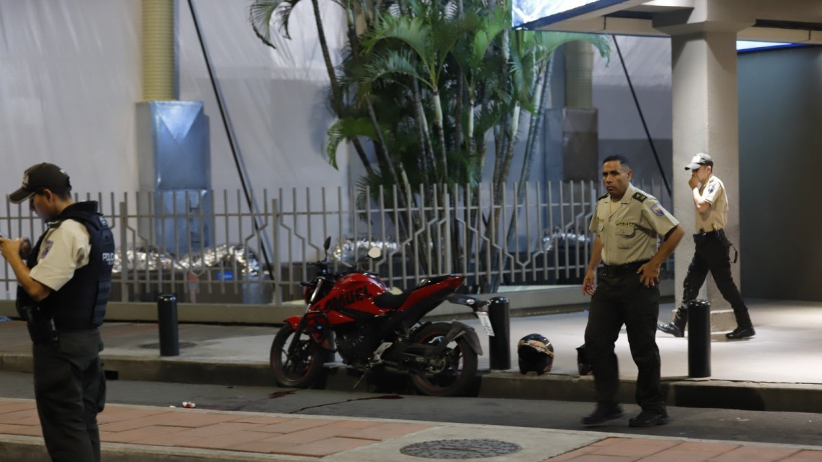 La Policía llegó al lugar para realizar las investigaciones del caso.