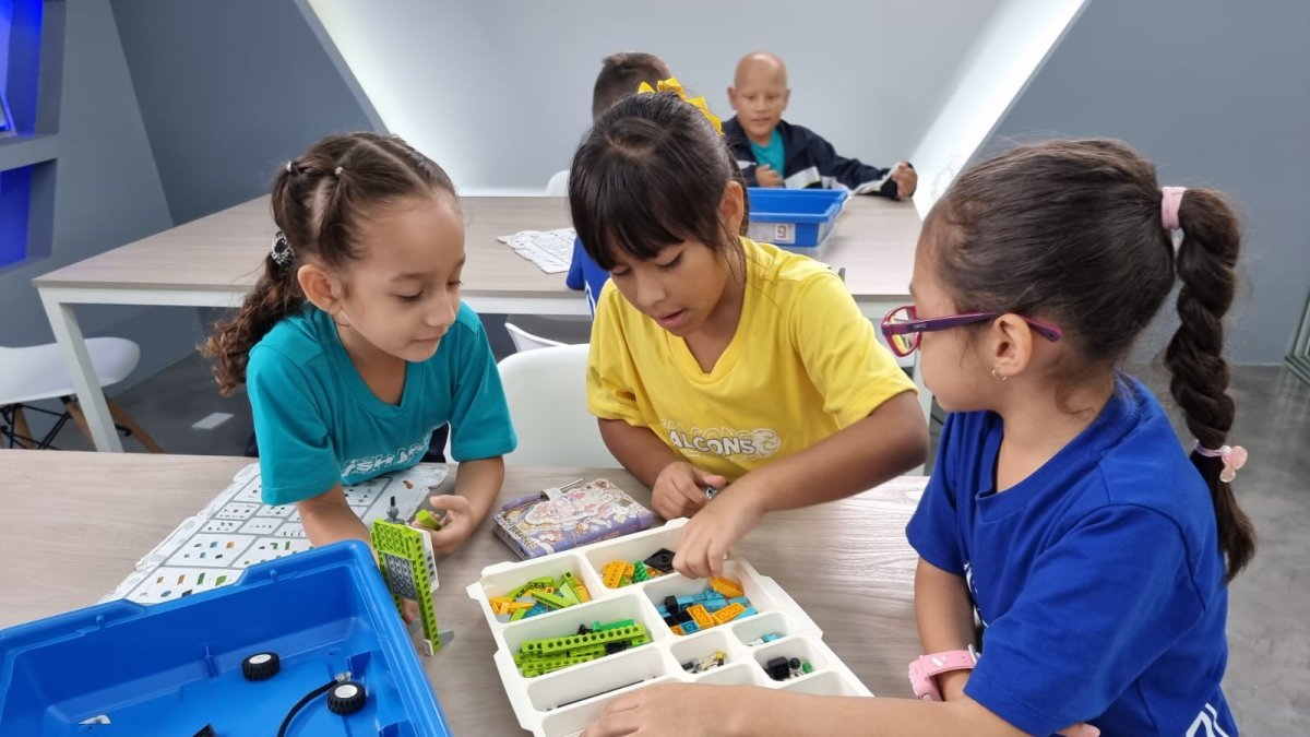 Los estudiantes del Liceo Panamericano estudian con nuevas herramientas para su formación académica.