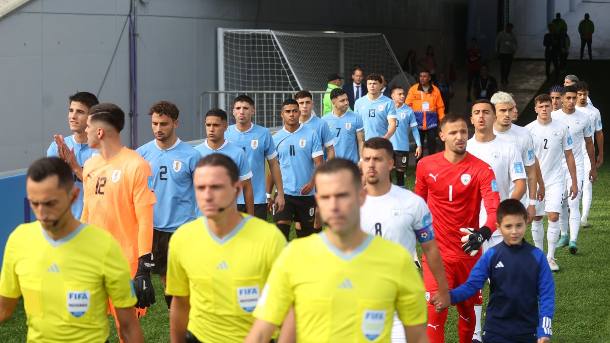 Jugadores de Uruguay e Israel, durante las semifinales que terminó imponiéndose la Celeste por la mínima el pasado jueves 8 de junio.