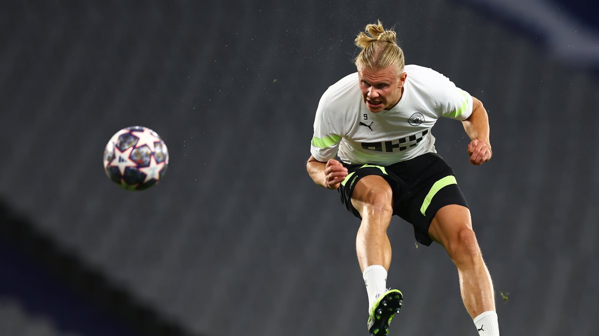 Haaland, del Manchester City, potencia su capacidad goleadora en la practica citizens del viernes 9 de junio.