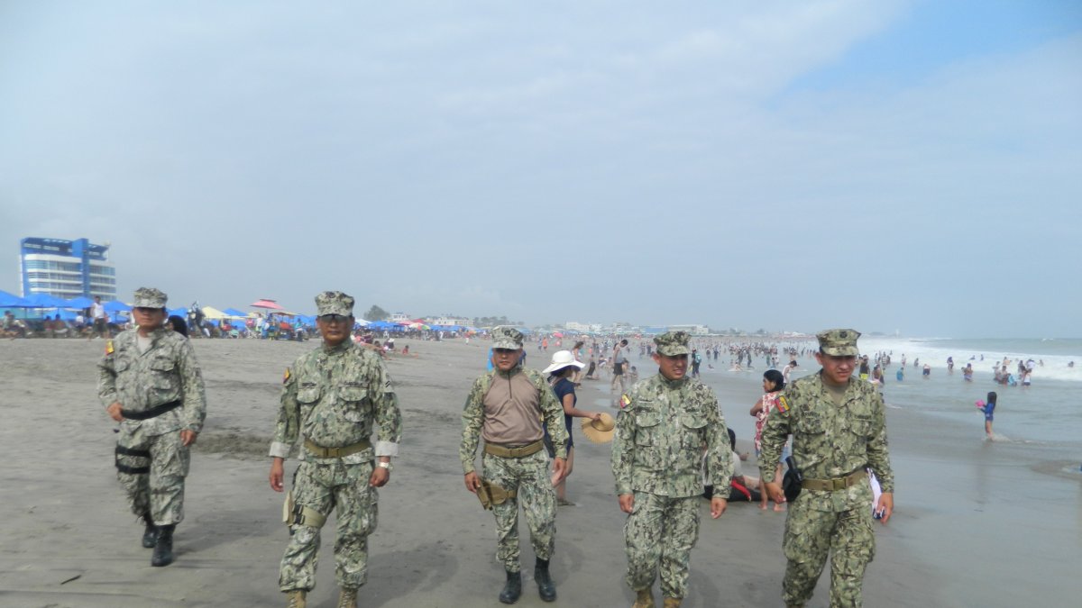 En Playas. Ahora, la presencia de militares al pie del mar se ha vuelto común ante la ola de delitos.