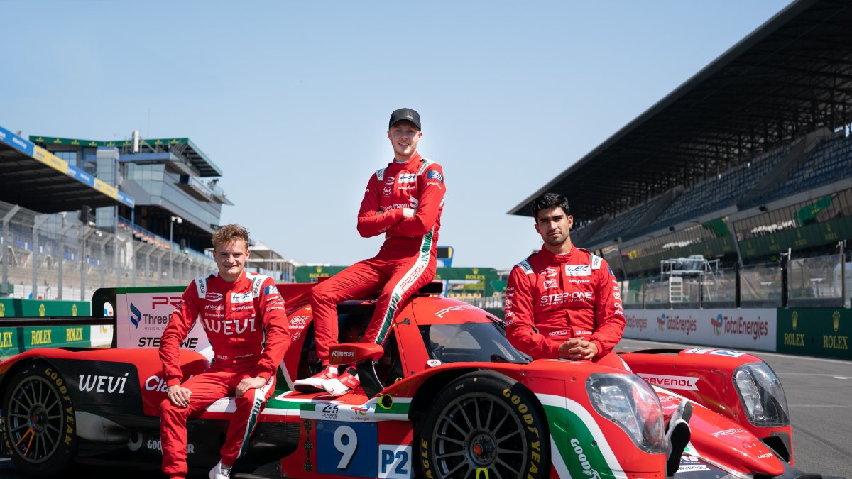 Juan Manuel Correa (d), correrá en equipo PREMA acompañado del rumano Filip Ugran (c) y el holandés Bent Viscaal.