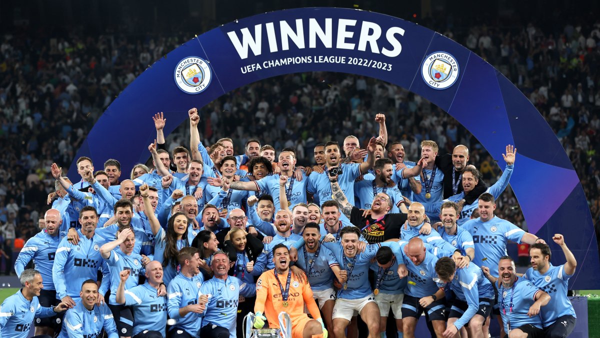 Los jugadores del Manchester City en plena coronación, tras derrotar 1-0 al Inter.