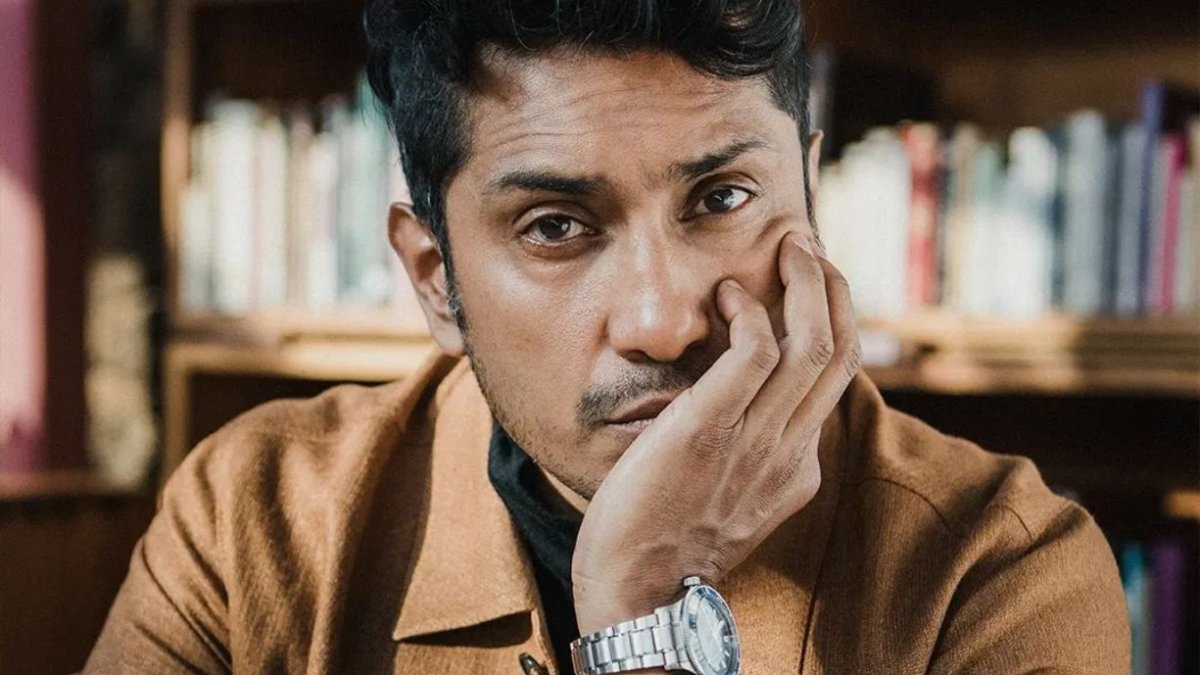 Tenoch Huerta tiene 42 años.