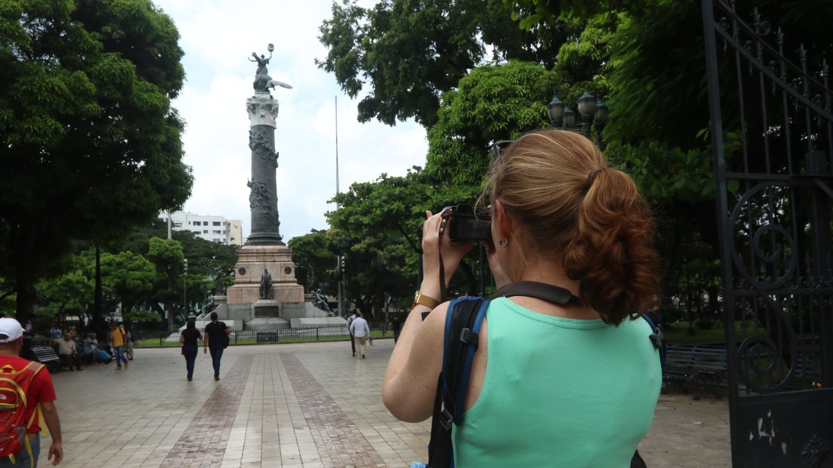 Turismo. Patricia, de nacionalidad alemana, es de las pocas turistas extranjeras que visita el parque.