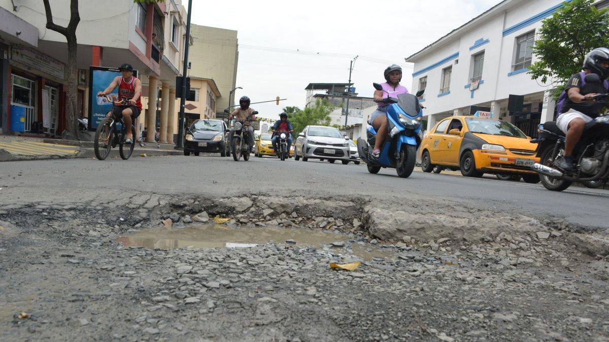 Situación. En este estado se encuentra un tramo de la calle Los Ríos, los baches recorren la arteria y causan problemas a conductores y moradores. Aguardan una intervención.