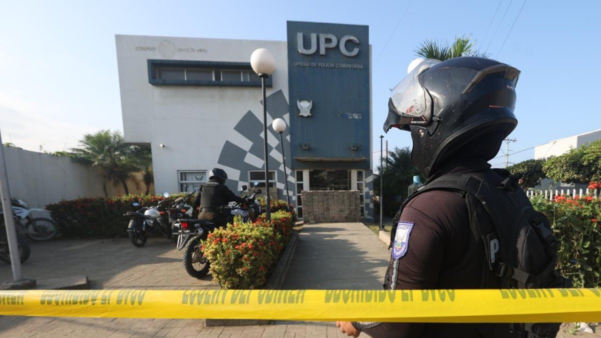 Atentado con explosivo se registró en UPC de Flor de Bastión.