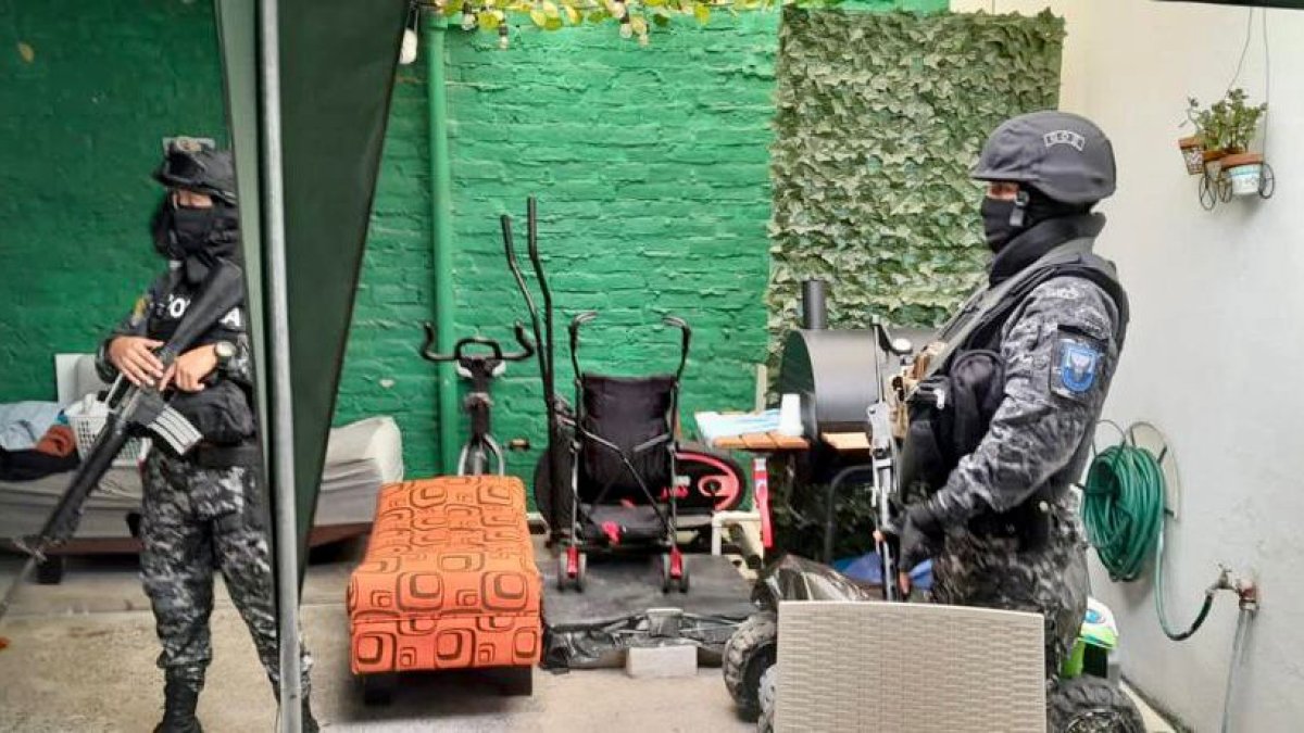 Momento del allanamiento compartido por Fiscalía