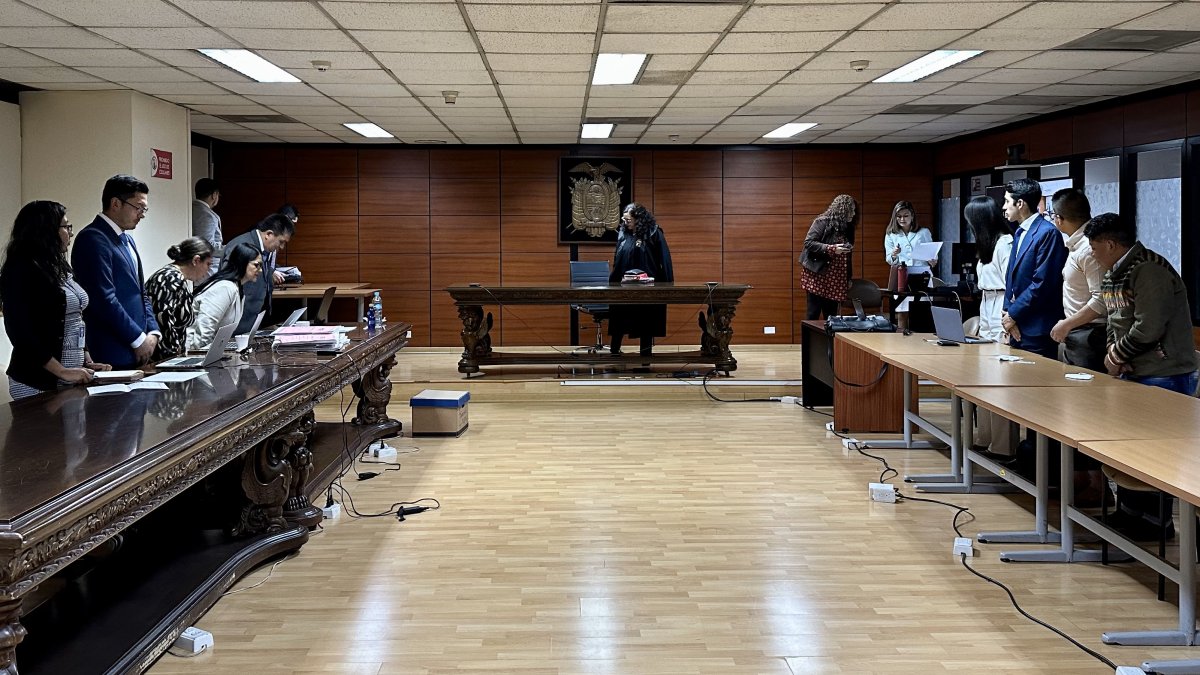 Diligencia. En el mezanine de la Corte se realizó la audiencia preparatoria de juicio en el caso.