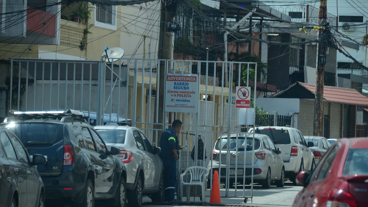 En algunas calles de la Nueva Kennedy se han colocado rejas: La idea de los residentes es hacer lo mismo en todos los accesos de la zona.