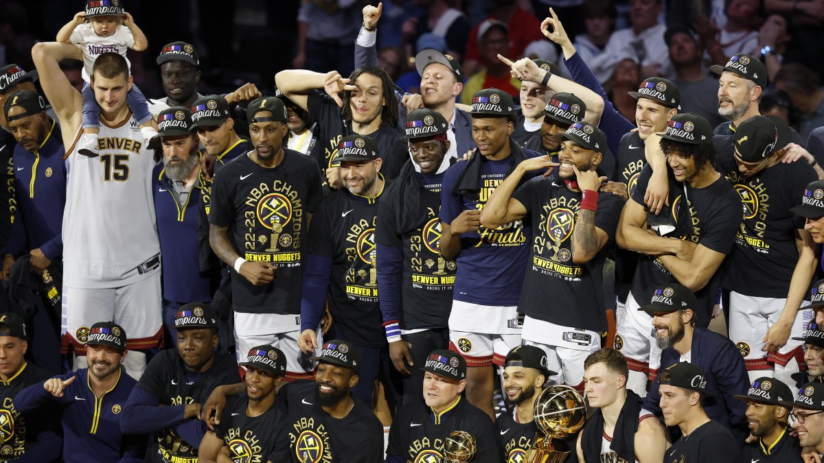 Los jugadores de Nuggets coronados por primera vez como los monarcas de la liga de baloncesto más importante del mundo.
