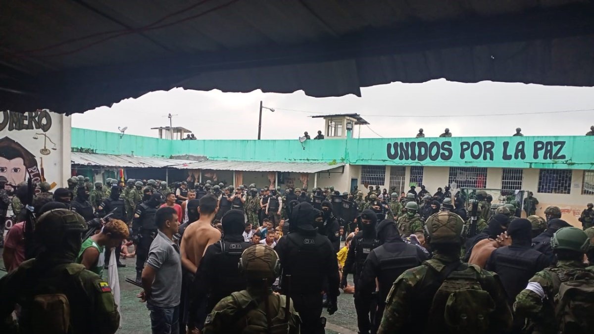 Intervención. Militares y policías participaron en una acción de control en la cárcel de Los Ríos.