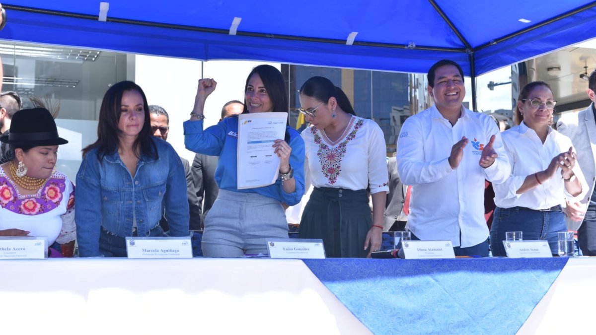 El binomio de la Revolución Ciudadana aceptó la candidatura ante el CNE.