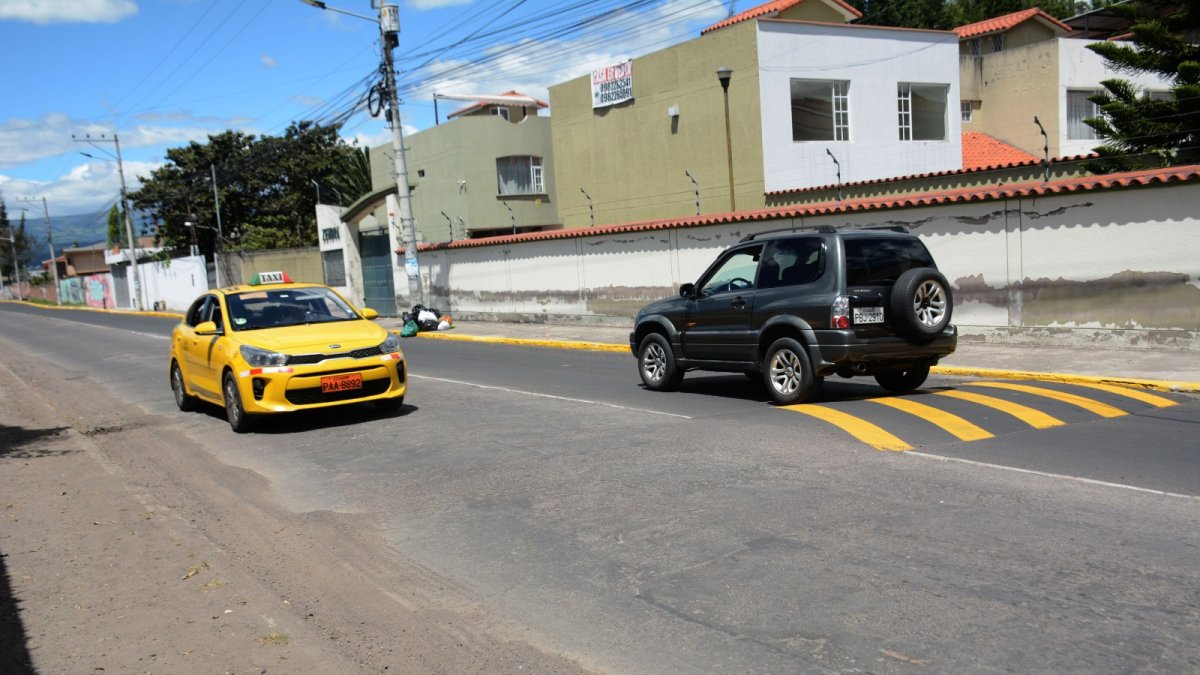 En uso. El Municipio quiteño incluso pintó la señalización horizontal en el tramo acabado.