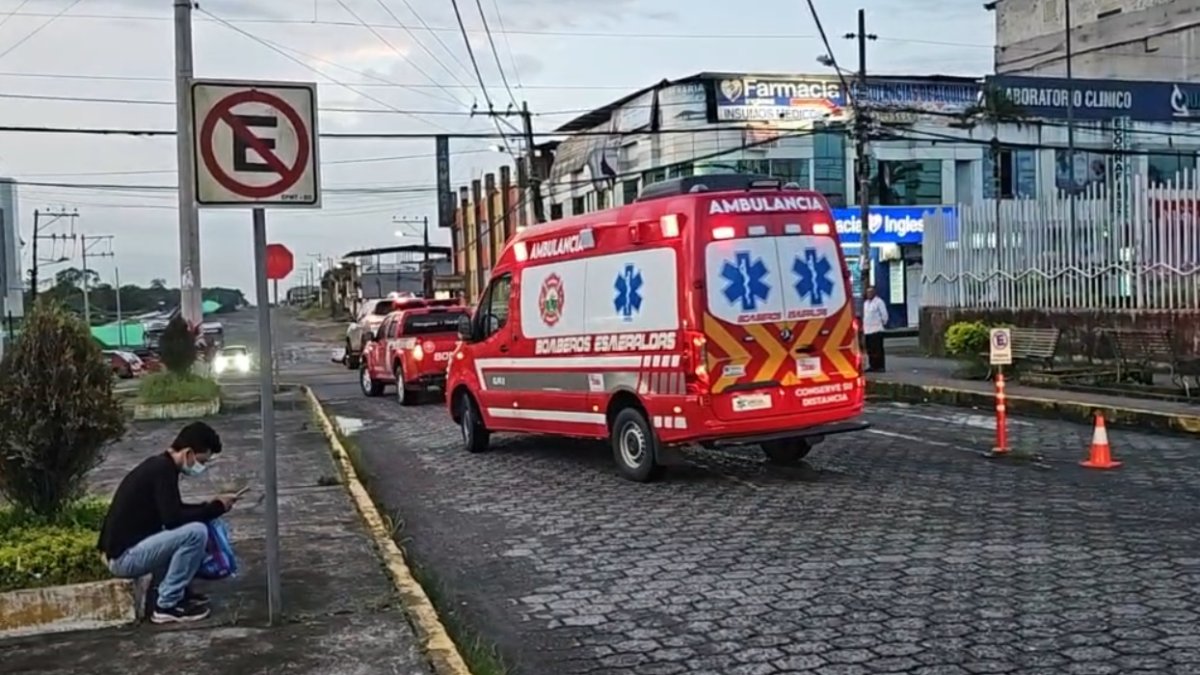 La ambulancia hizo una parada en el hospital regional Gustavo Domínguez de Santo Domingo de los Tsáchilas