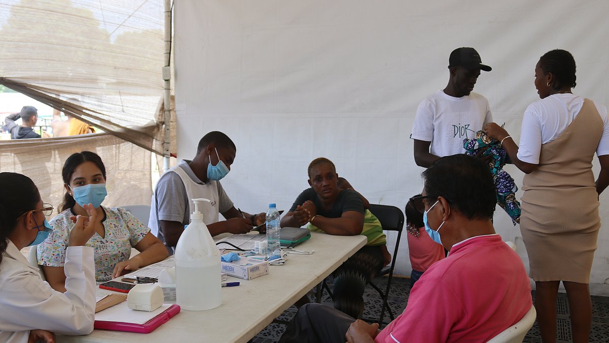Migrantes reciben atención medica, el 12 de junio de 2023, en Tapachula, en el estado de Chiapas (México).