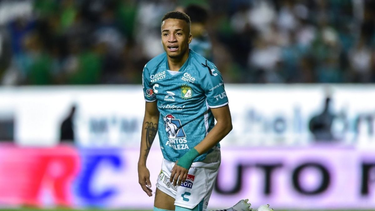 Byron Castillo, del Léon, estará en el Pachuca de Guillermo Almada por un año con opción a compra.