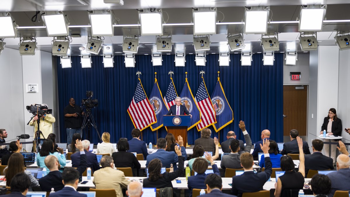 El presidente de la Junta de la Reserva Federal, Jerome Powell, celebra una conferencia de prensa después de que la Fed se abstuviera de aumentar las tasas de interés.