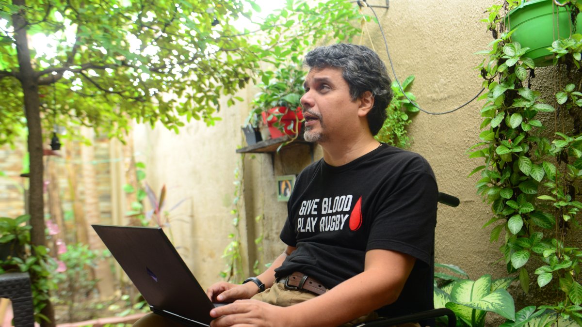 Figura. Carchi es licenciado en Administración de Empresas, estudiante de maestría en Administración Pública y Accesibilidad Universal; fundador y coordinador del colectivo Inclusión es Evolución.